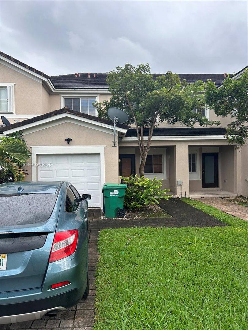 Townhouse for rent at 13903 SW 279th Lane, Homestead, FL 33032