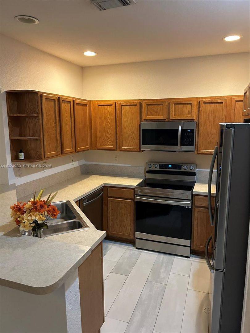 Townhouse for rent at 13903 SW 279th Lane, Homestead, FL 33032
