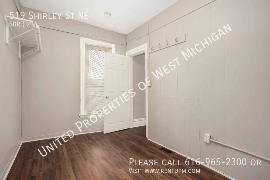 House for rent at 519 Shirley St NE, Grand Rapids, MI 49503