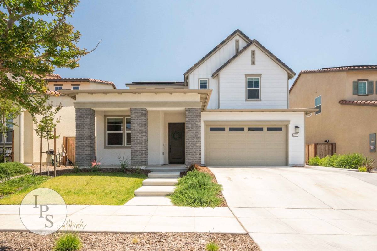 House for rent at 4299 Vineyard Dr, Madera, CA 93636