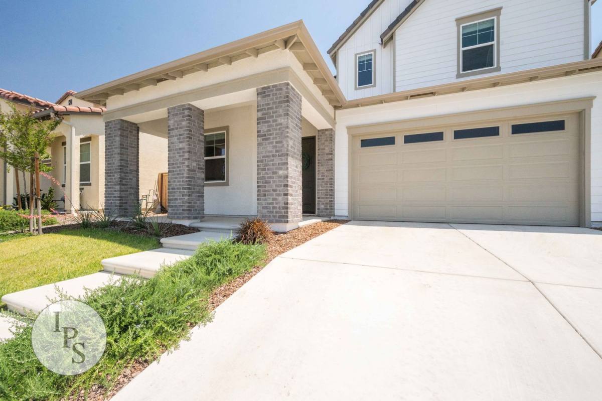 House for rent at 4299 Vineyard Dr, Madera, CA 93636