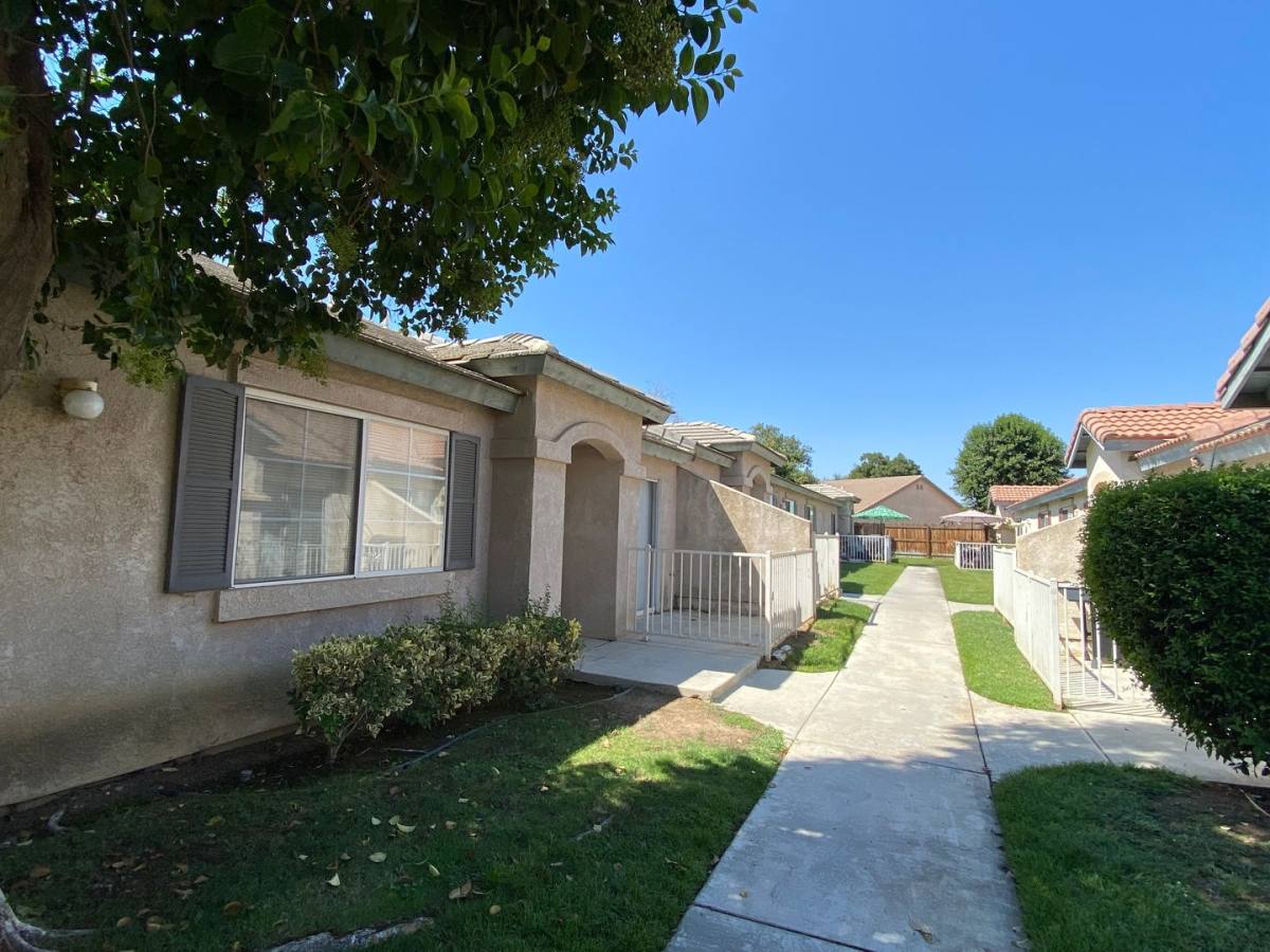 Apartment for rent at 4401 Pebblecreek Dr, Bakersfield, CA 93312