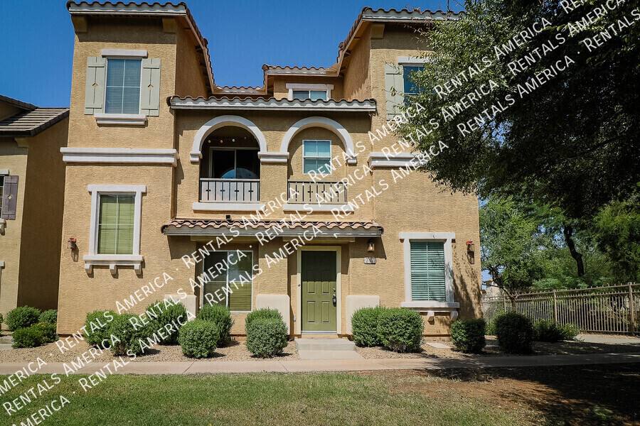 Townhouse for rent at 747 N Port Dr, Gilbert, AZ 85233