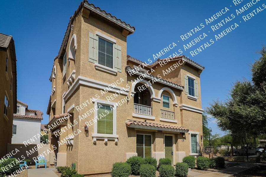 Townhouse for rent at 747 N Port Dr, Gilbert, AZ 85233