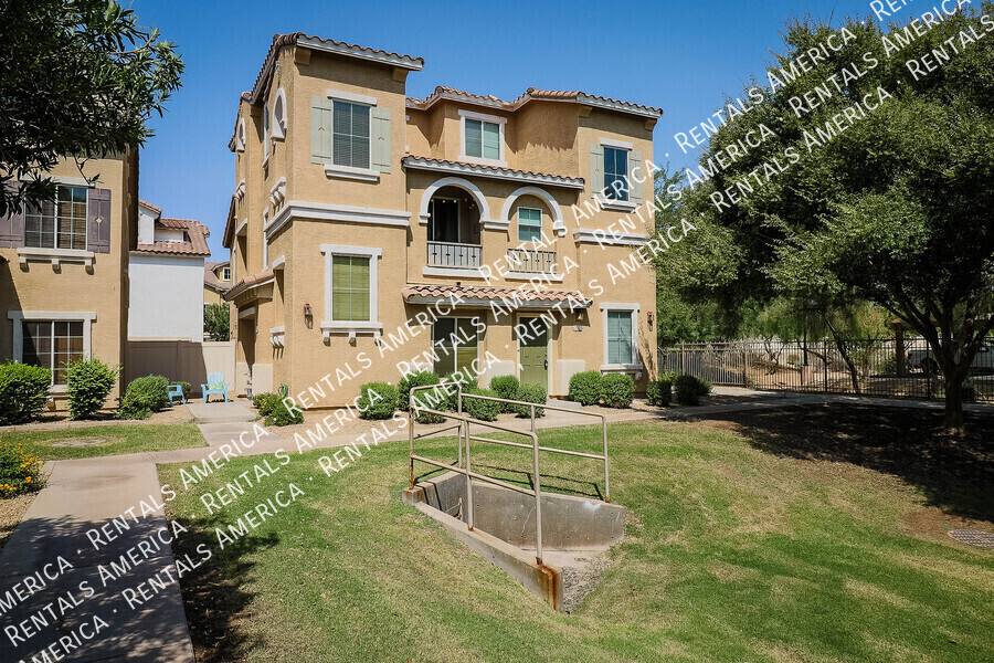 Townhouse for rent at 747 N Port Dr, Gilbert, AZ 85233