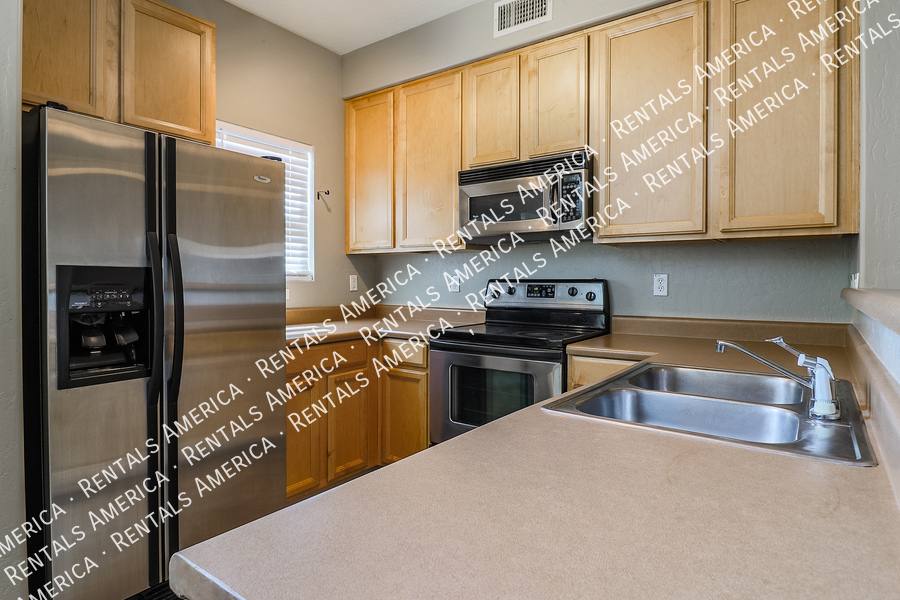 Townhouse for rent at 747 N Port Dr, Gilbert, AZ 85233