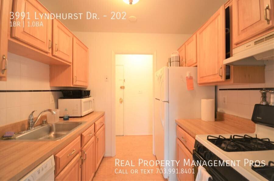 Condo for rent at 3991 Lyndhurst Dr #202, Fairfax, VA 22031