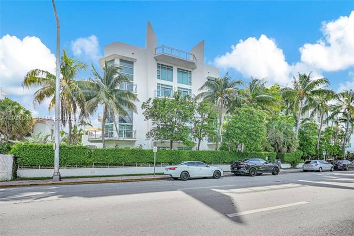 Apartment for rent at 7728 Collins Ave, Miami Beach, FL 33141