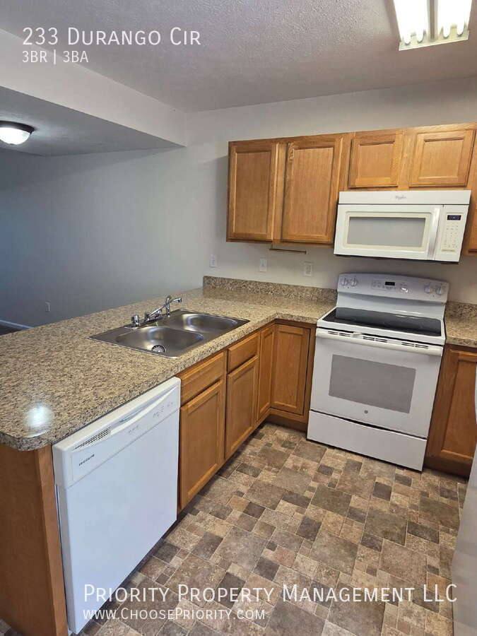 Townhouse for rent at 233 Durango Circle, Broadway, VA 22815