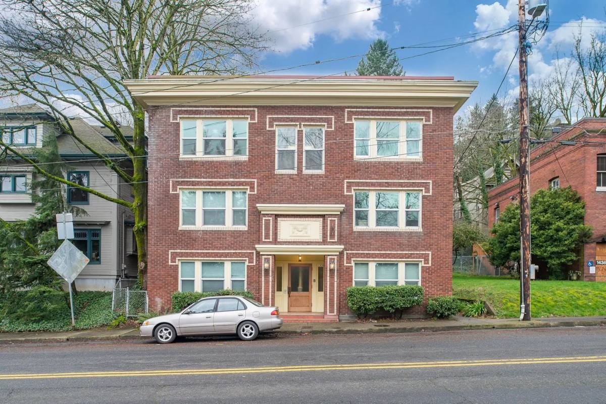 Apartment for rent at 1424 SW Montgomery St, Portland, OR 97201