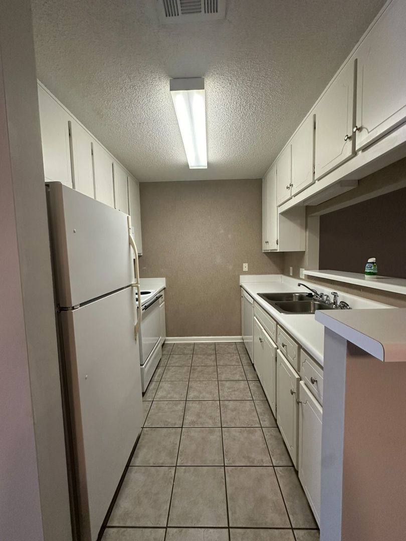 Townhouse for rent at 118 S Springview, Enterprise, AL 36330