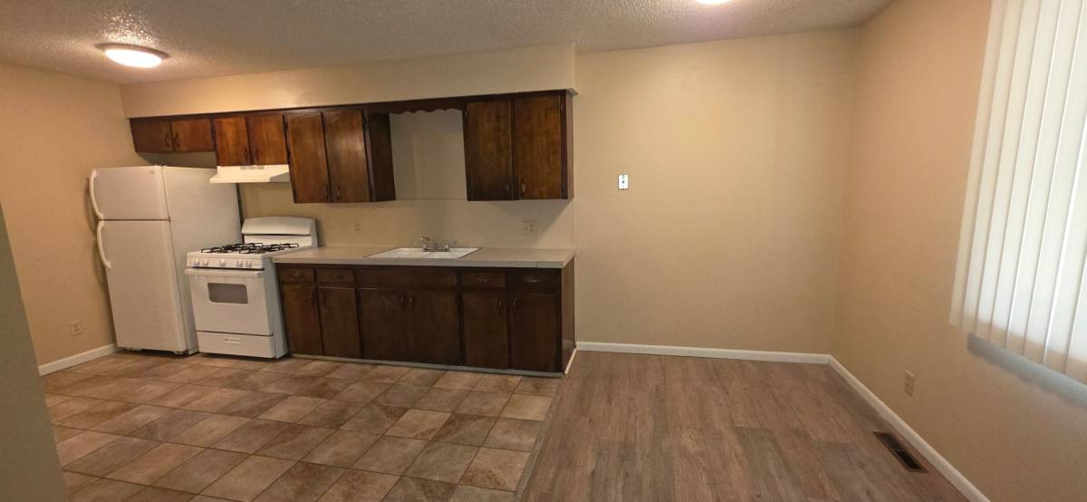 Apartment for rent at 939 S Douglas, Springfield, MO 65806