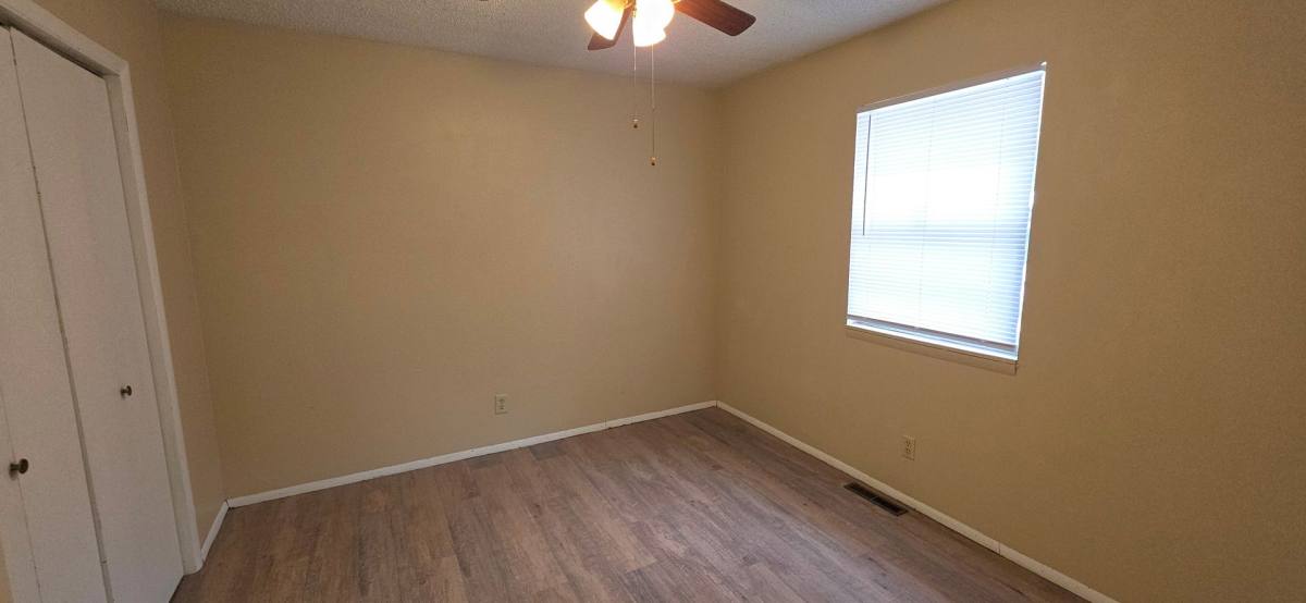 939 S Douglas, Springfield, MO 65806 - Apartment for Rent - Image 3