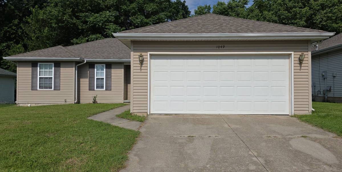 House for rent at 1049 S Missouri Ave, Springfield, MO 65807