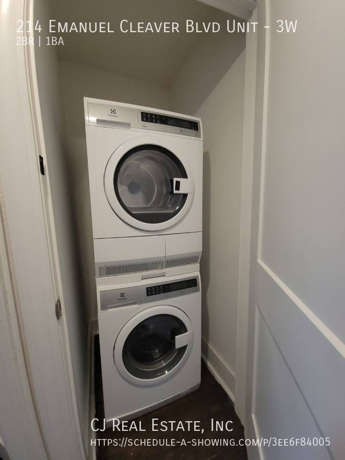 Apartment for rent at 214 Emanuel Cleaver Blvd #3W, Kansas City, MO 64112