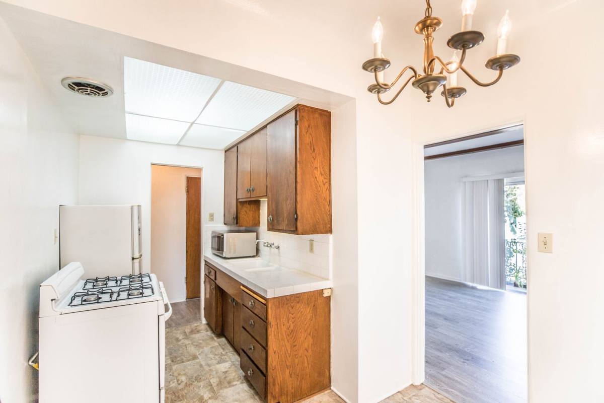 Condo for rent at 129 S Canon Dr #1, Beverly Hills, CA 90212