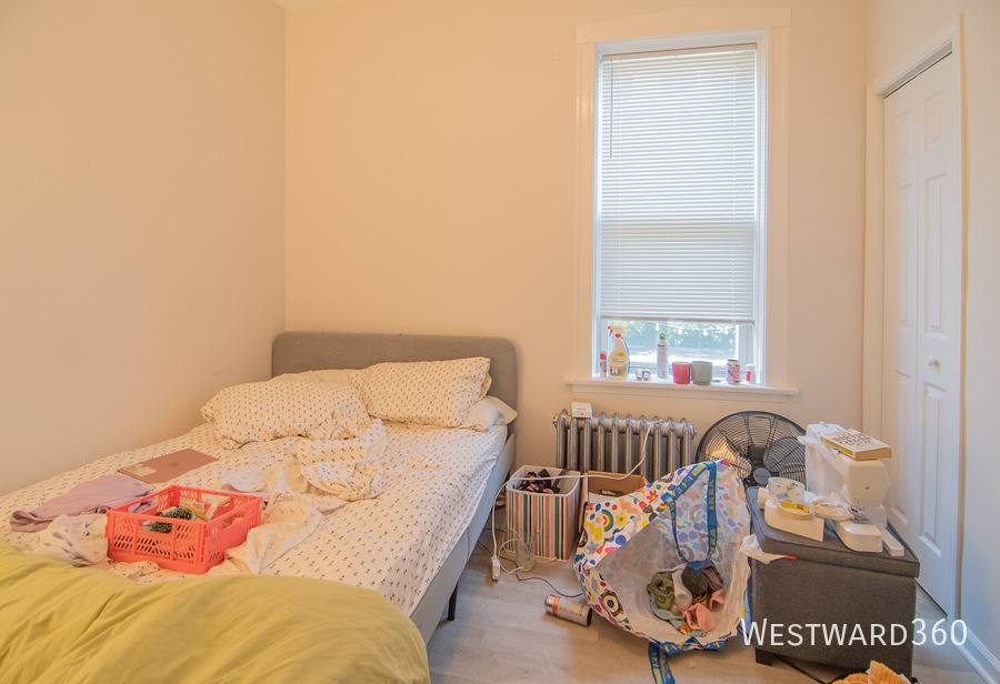 Apartment for rent at 4018 W Oakdale Ave #2, Chicago, IL 60641