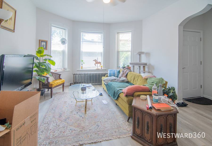 Apartment for rent at 4018 W Oakdale Ave #2, Chicago, IL 60641