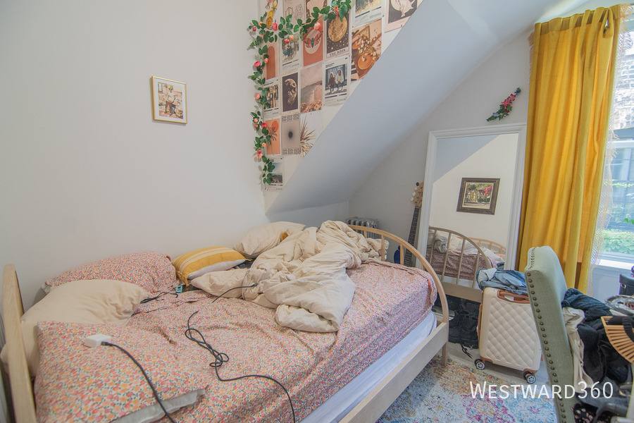 Apartment for rent at 4018 W Oakdale Ave #2, Chicago, IL 60641