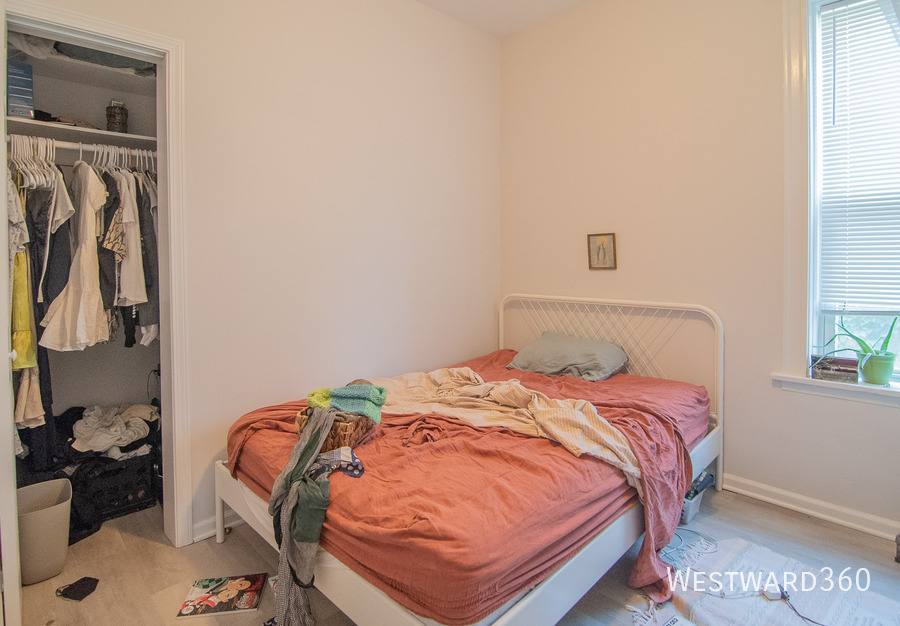 Apartment for rent at 4018 W Oakdale Ave #2, Chicago, IL 60641