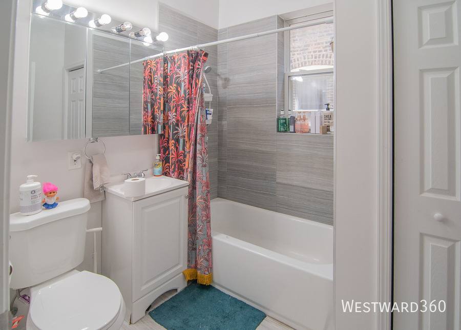 Apartment for rent at 4018 W Oakdale Ave #2, Chicago, IL 60641