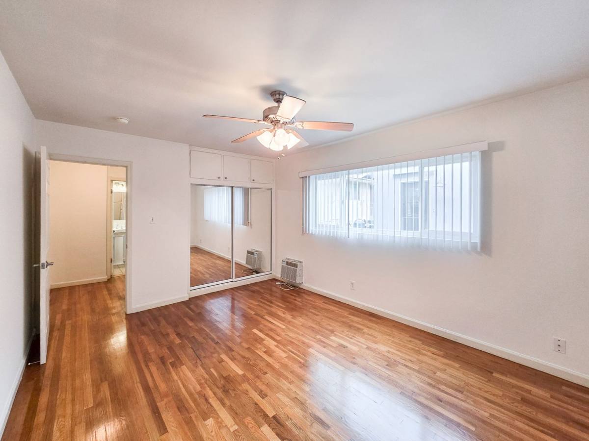 Apartment for rent at 1809 Oakwood Ave, Glendale, CA 91208