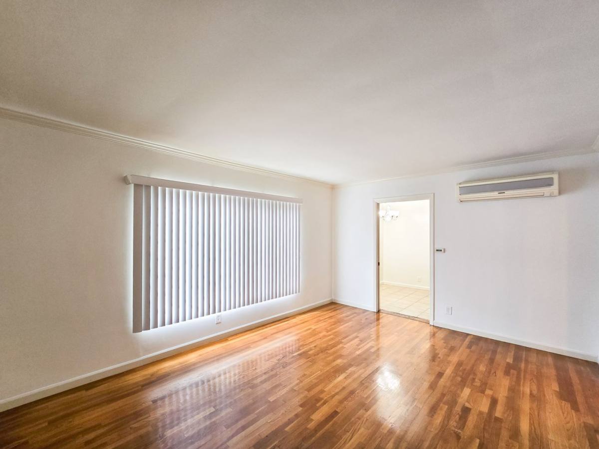 Apartment for rent at 1809 Oakwood Ave, Glendale, CA 91208