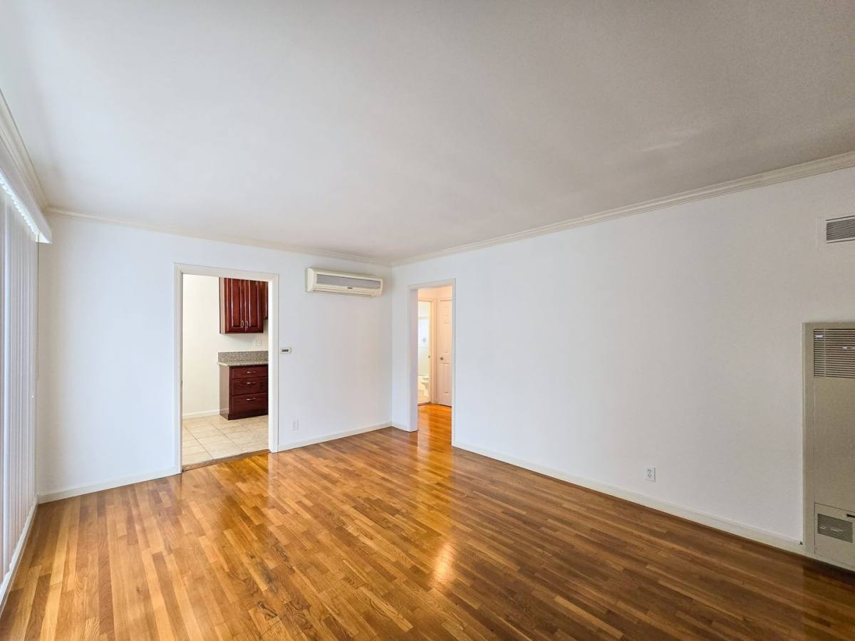 Apartment for rent at 1809 Oakwood Ave, Glendale, CA 91208