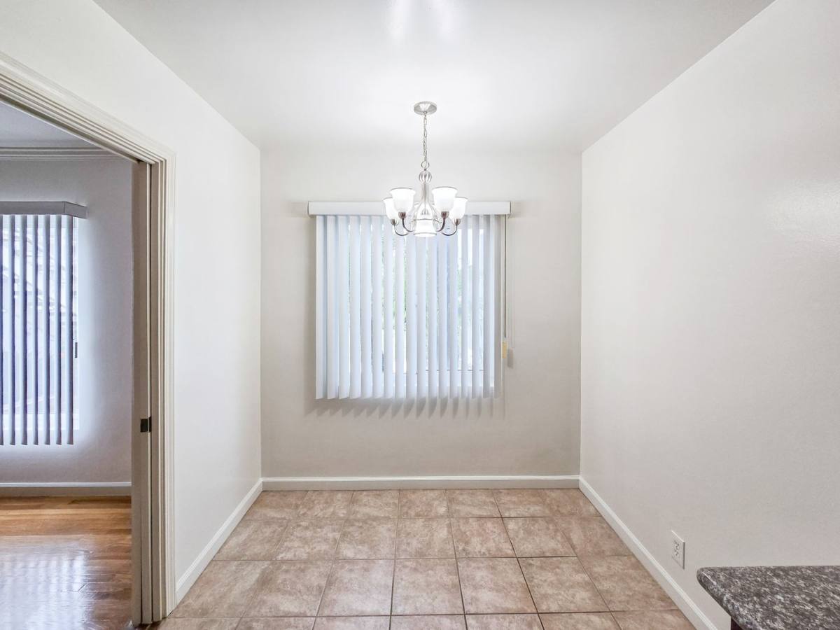 Apartment for rent at 1809 Oakwood Ave, Glendale, CA 91208