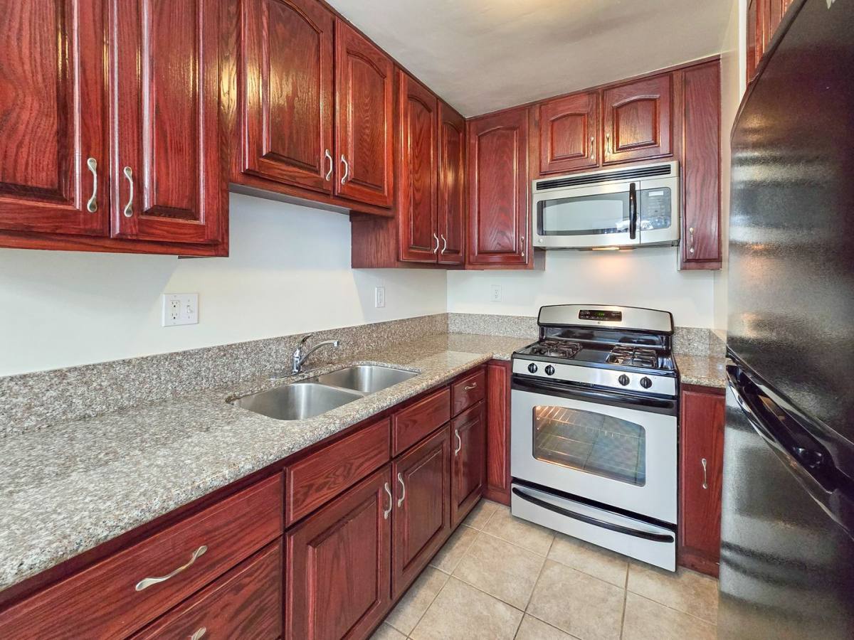 Apartment for rent at 1809 Oakwood Ave, Glendale, CA 91208