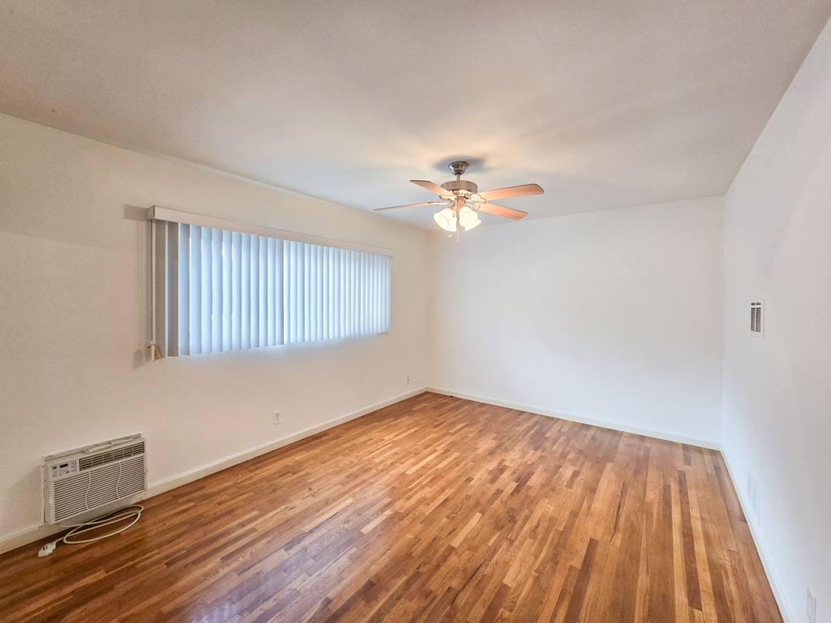 Apartment for rent at 1809 Oakwood Ave, Glendale, CA 91208