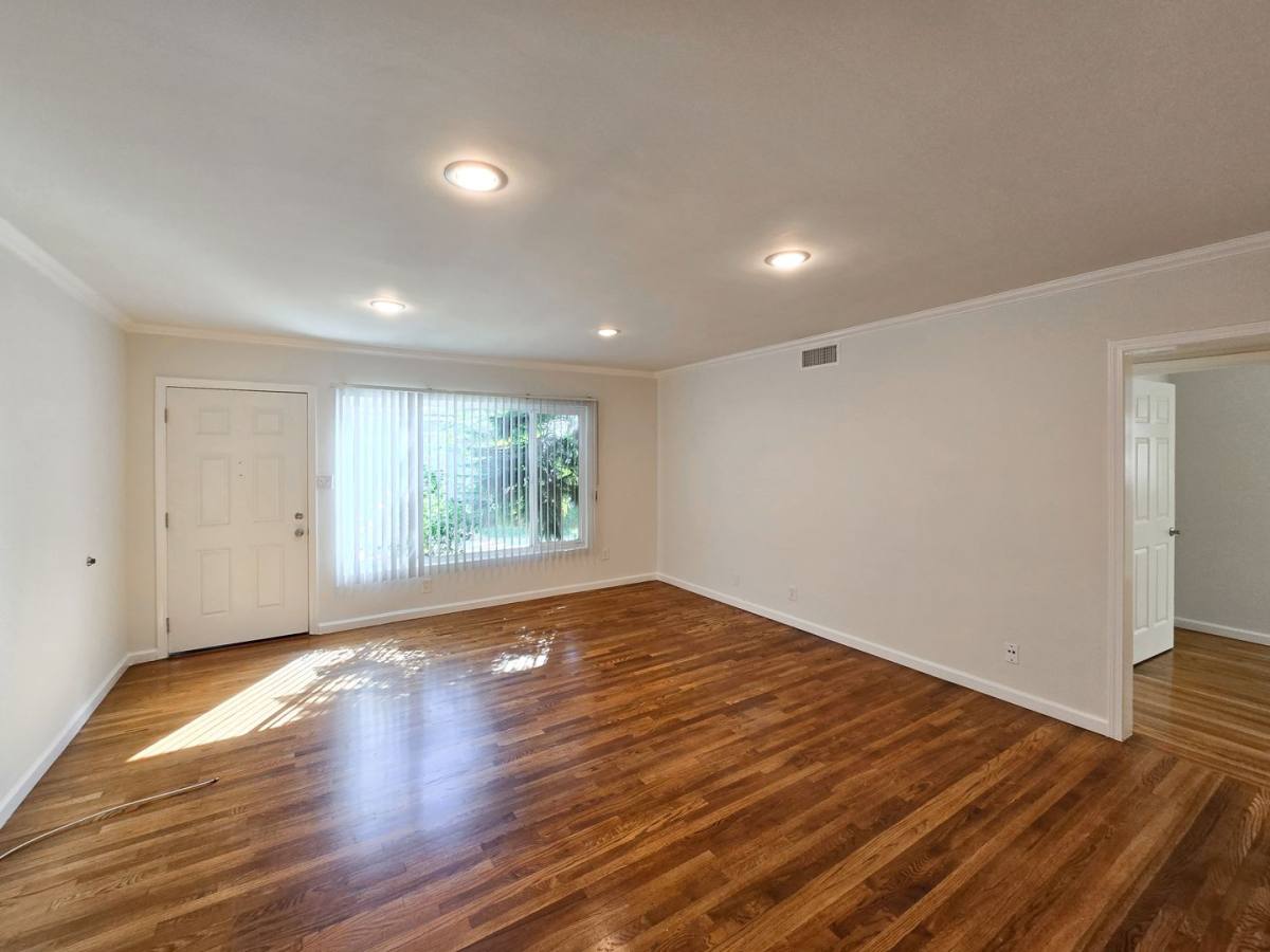Apartment for rent at 1809 Oakwood Ave, Glendale, CA 91208