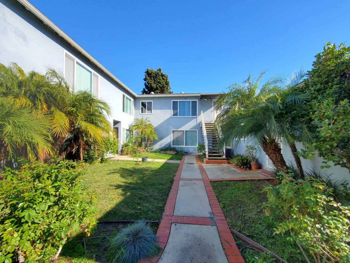 Apartment for rent at 1809 Oakwood Ave, Glendale, CA 91208