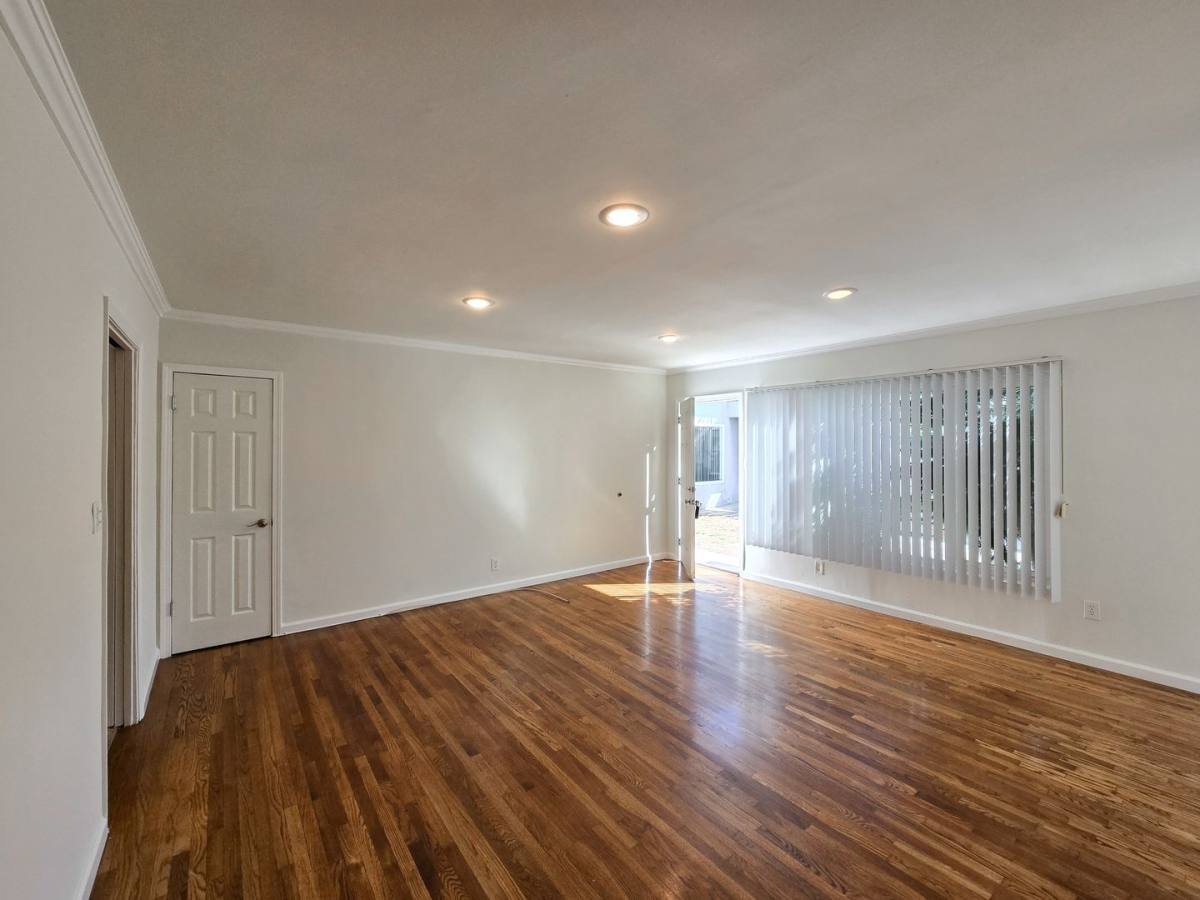 Apartment for rent at 1809 Oakwood Ave, Glendale, CA 91208