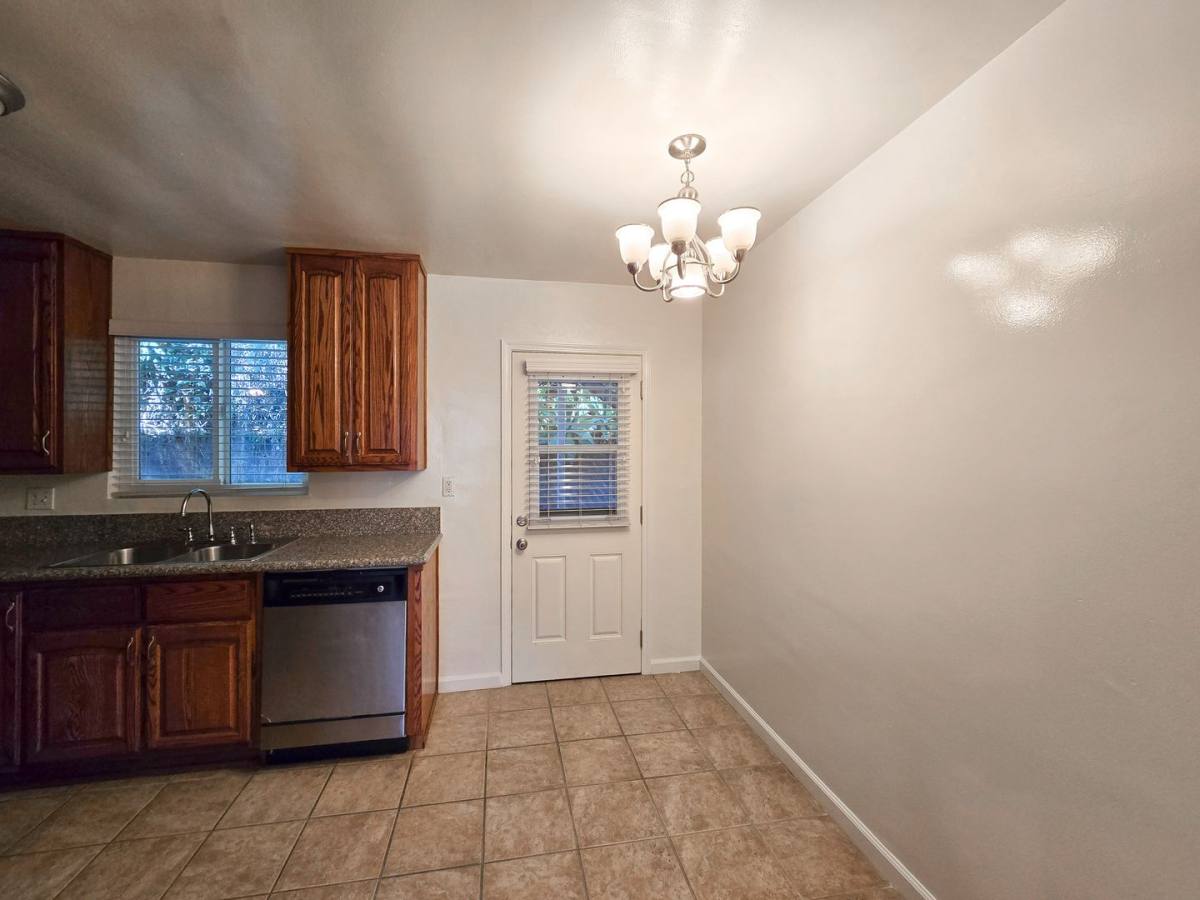 Apartment for rent at 1809 Oakwood Ave, Glendale, CA 91208