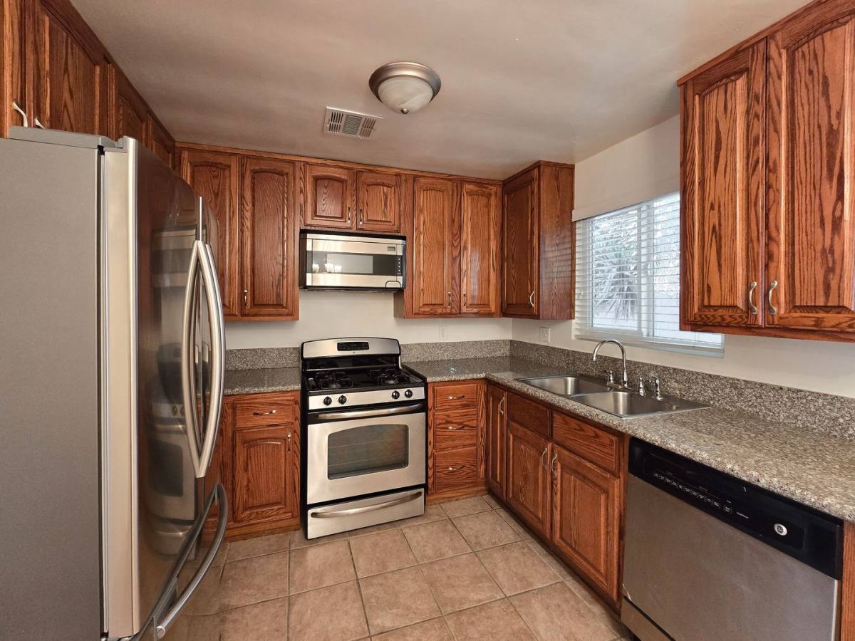 Apartment for rent at 1809 Oakwood Ave, Glendale, CA 91208