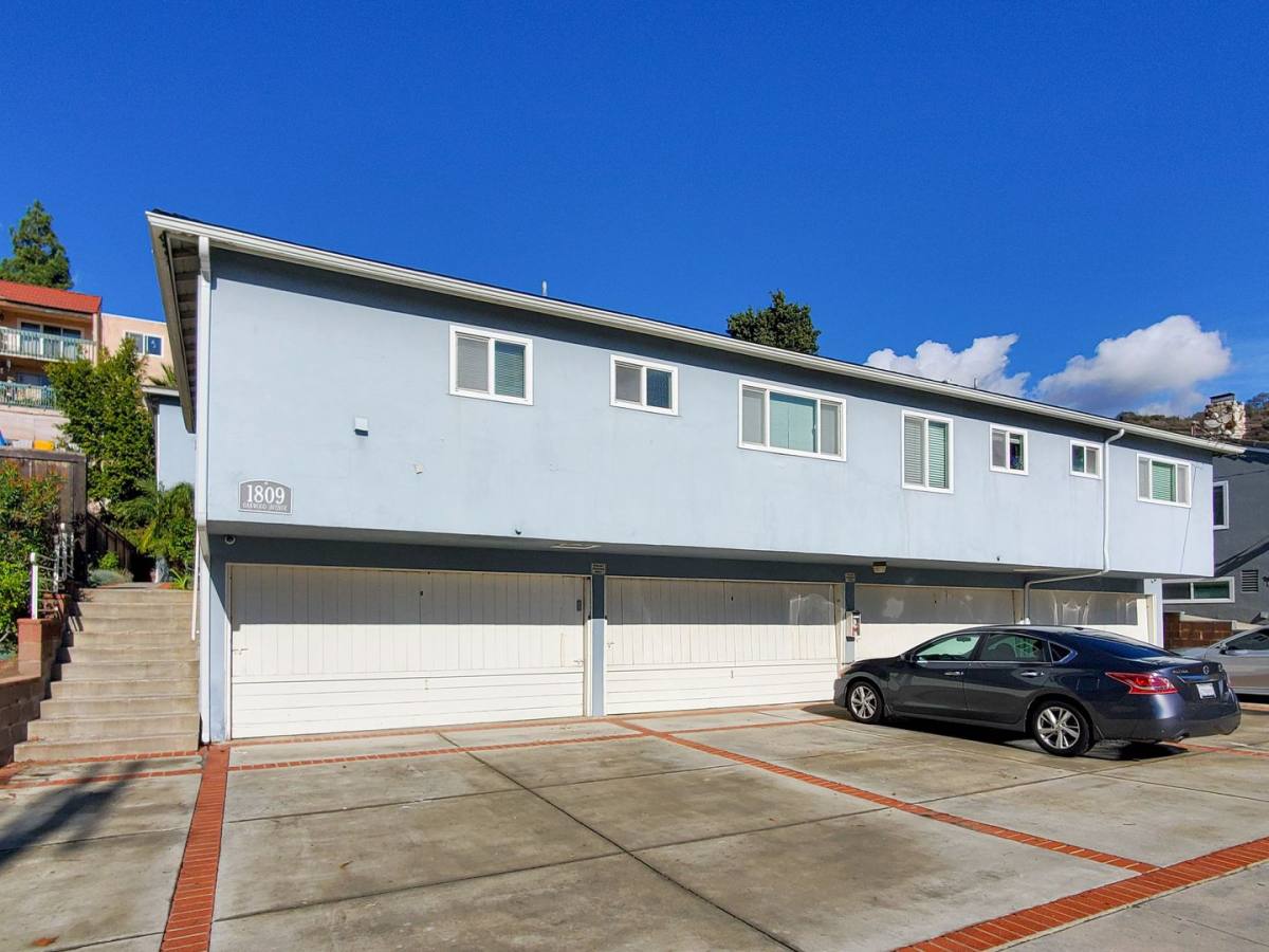 Apartment for rent at 1809 Oakwood Ave, Glendale, CA 91208