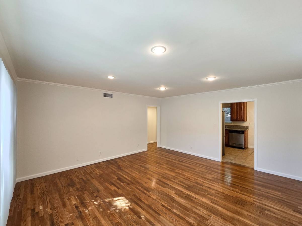 Apartment for rent at 1809 Oakwood Ave, Glendale, CA 91208