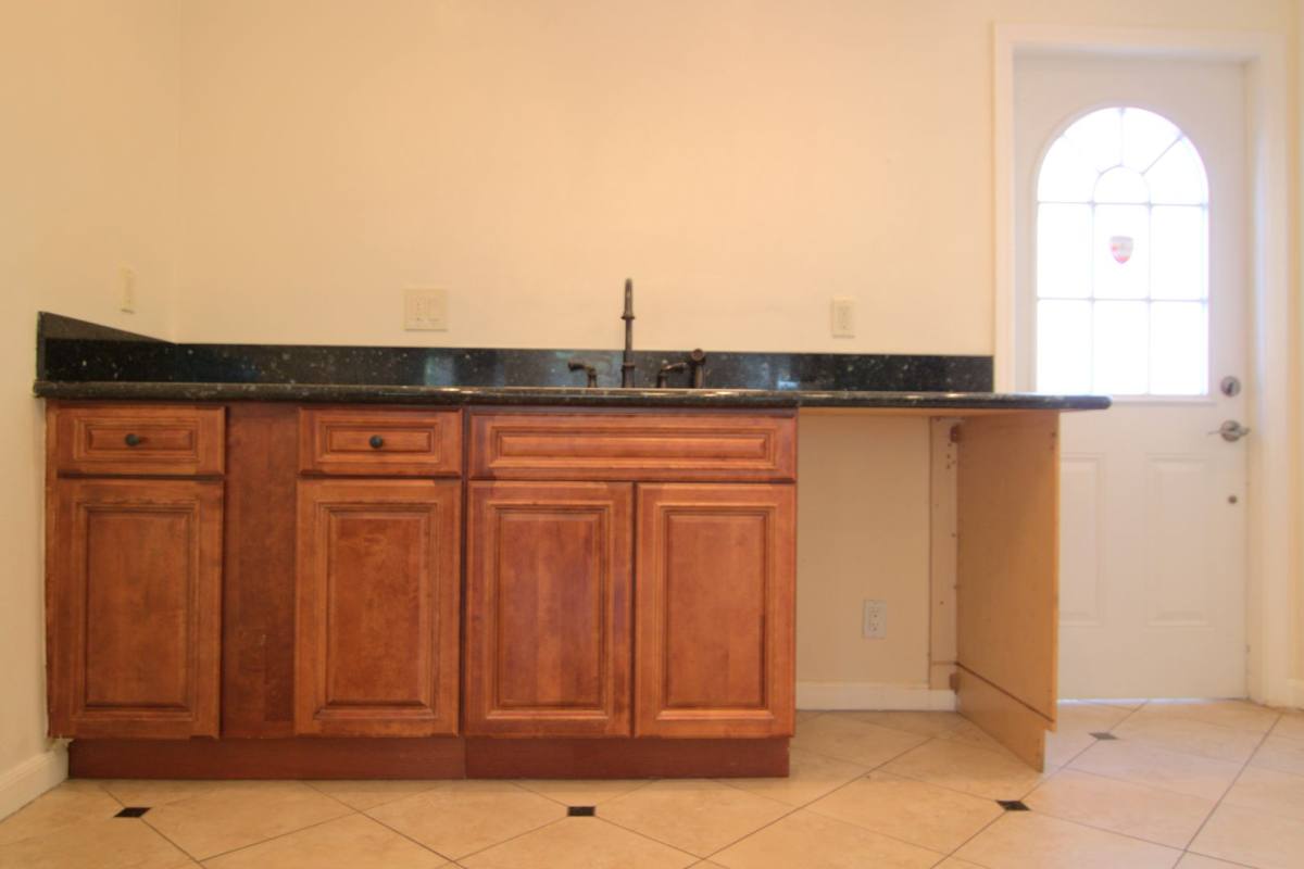House for rent at 6730 Balboa Blvd, Van Nuys, CA 91406