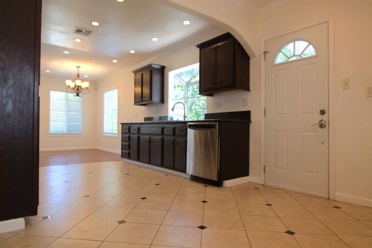 House for rent at 6730 Balboa Blvd, Van Nuys, CA 91406