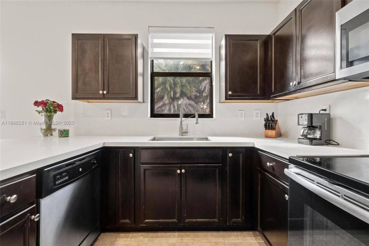 Townhouse for rent at 9000 NW 183rd St, Hialeah, FL 33018