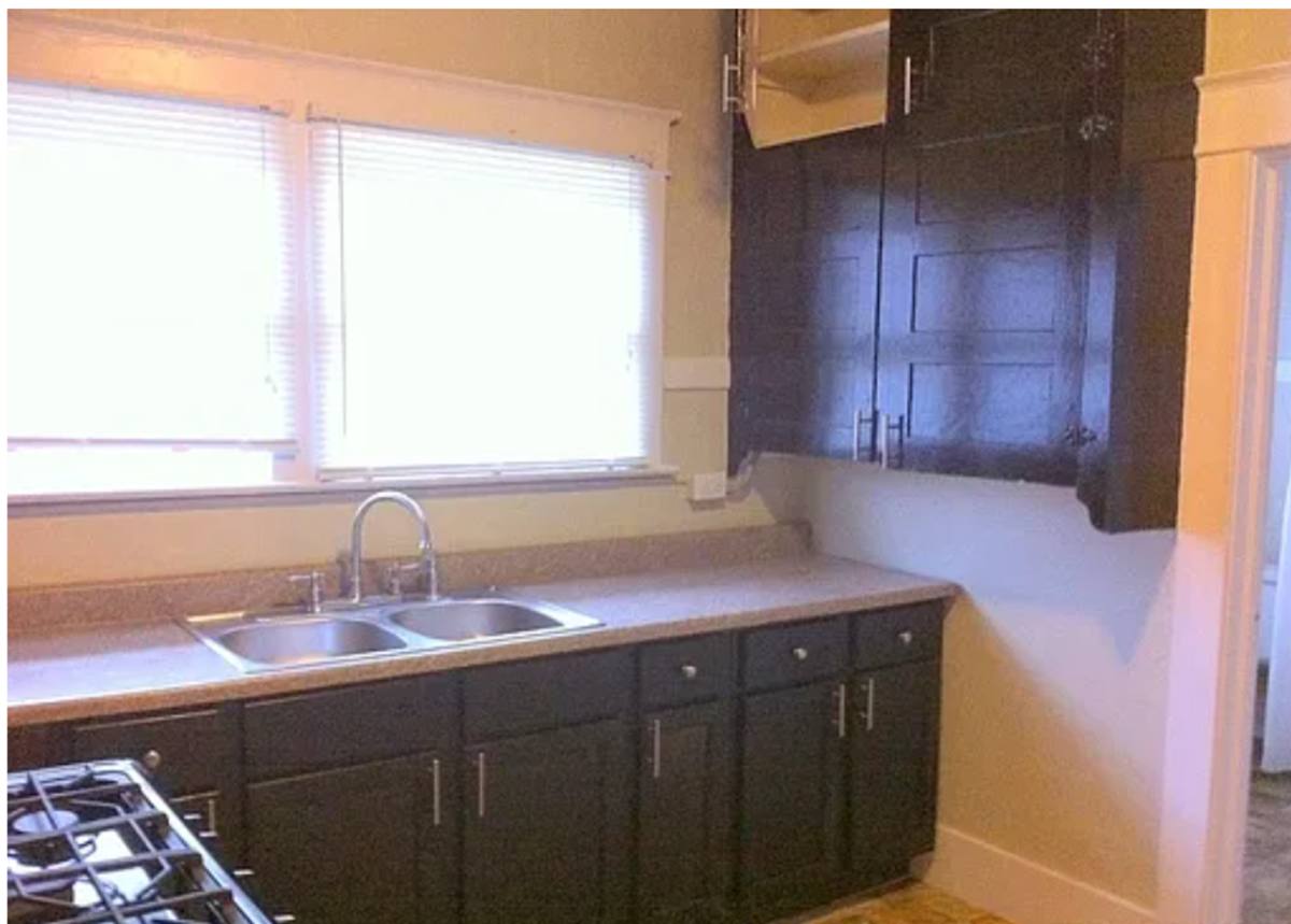 Apartment for rent at 1014 SE Pine St, Roseburg, OR 97470