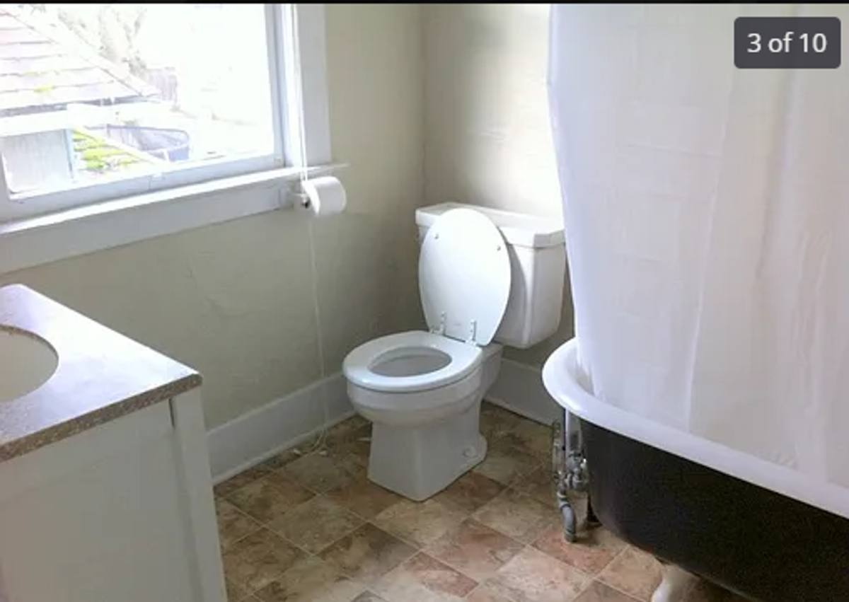 Apartment for rent at 1014 SE Pine St, Roseburg, OR 97470