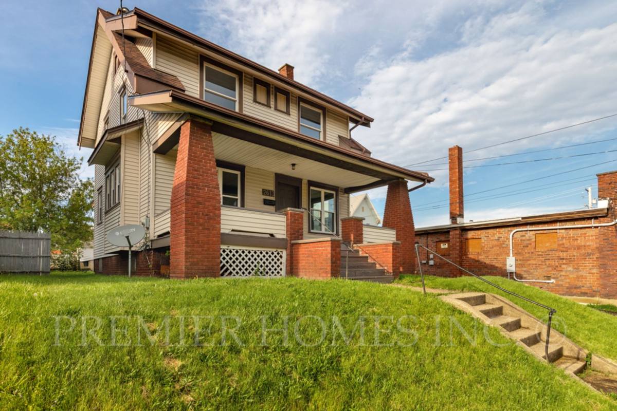 House for rent at 2613 4th St NW, Canton, OH 44708