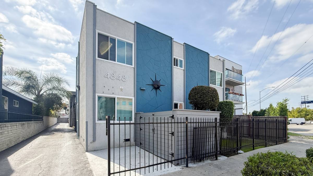 Apartment for rent at 4848 St Charles Place #4, Los Angeles, CA 90019