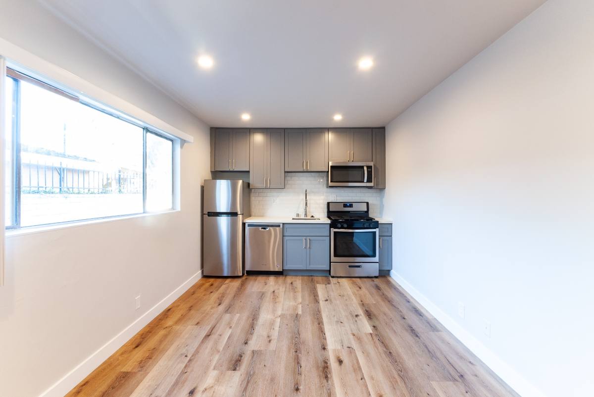 Apartment for rent at 4848 St Charles Place #4, Los Angeles, CA 90019
