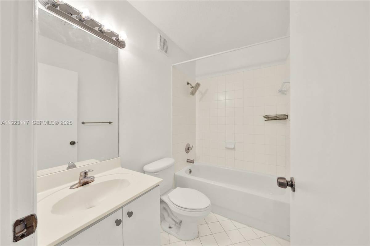 Condo for rent at 3385 NE 10th St #201, Homestead, FL 33033