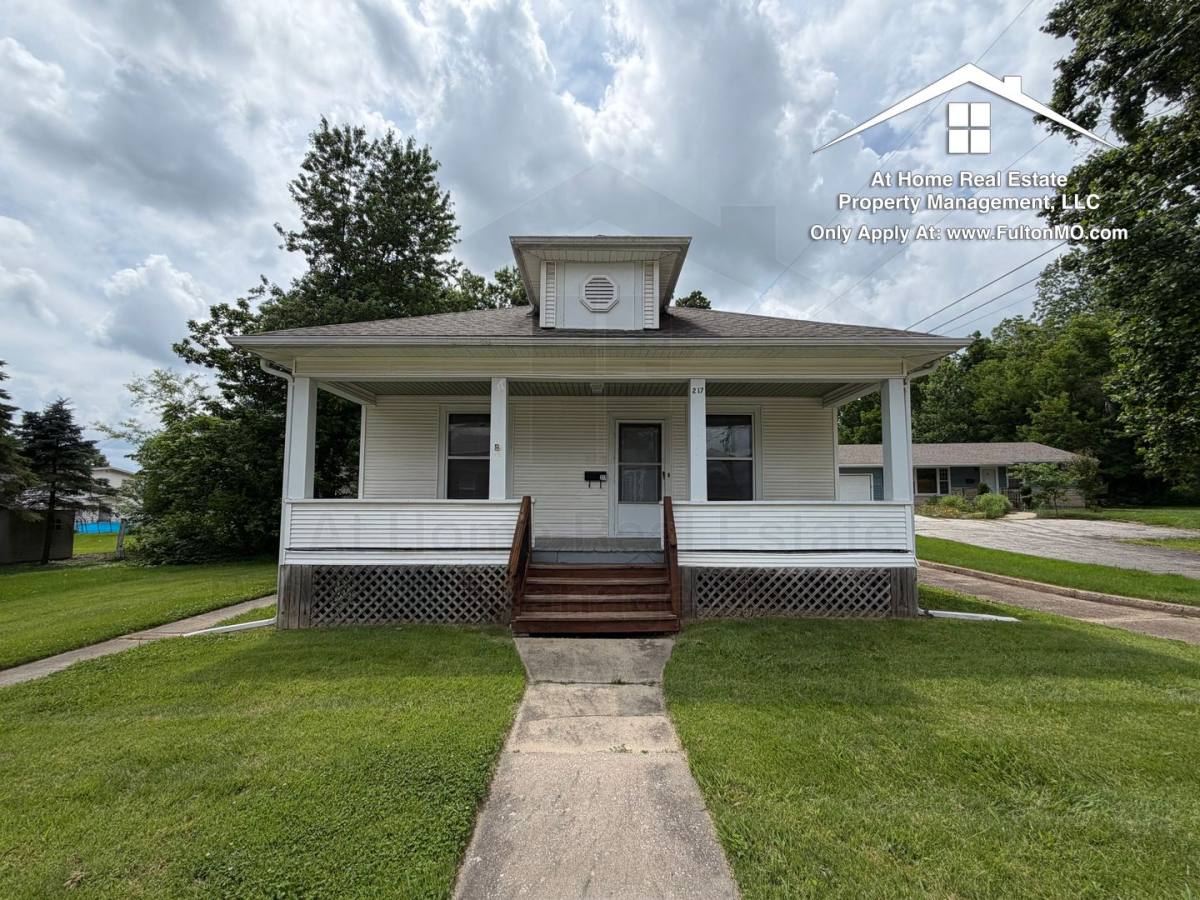 House for rent at 217 W 6th St, Fulton, MO 65251