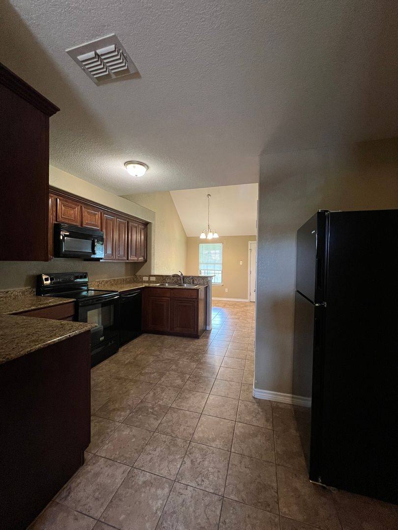 House for rent at 1470 N Belknap St, Stephenville, TX 76401