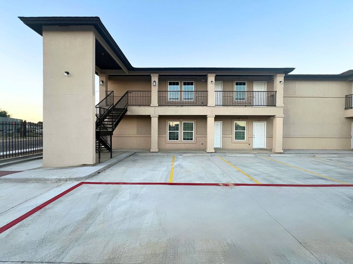 Apartment for rent at 2904 E Lyon, Laredo, TX 78043
